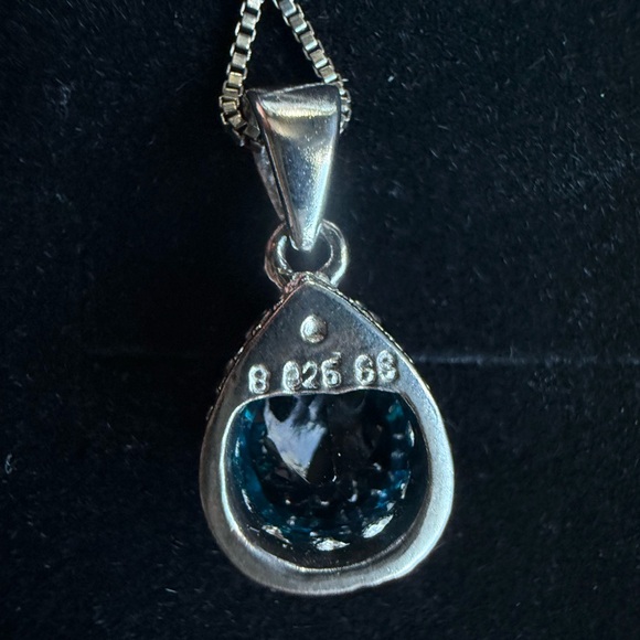 London Blue Topaz in Sterling Silver Crown Setting Necklace - Picture 3 of 4
